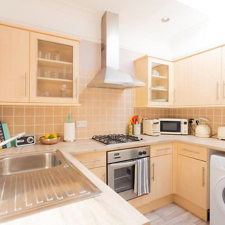 Spacious Split Level Flat In Great Location ポーツマス エクステリア 写真