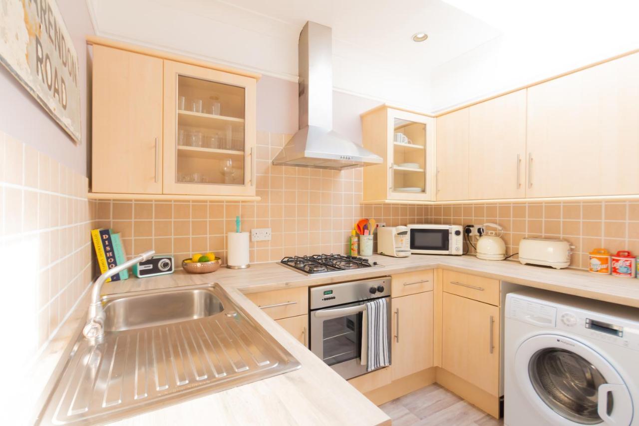 Spacious Split Level Flat In Great Location ポーツマス エクステリア 写真